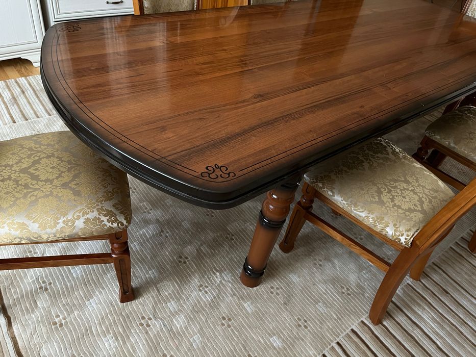 Стол для гостиной