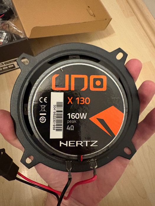 Vând boxe auto de 13 “ Hertz