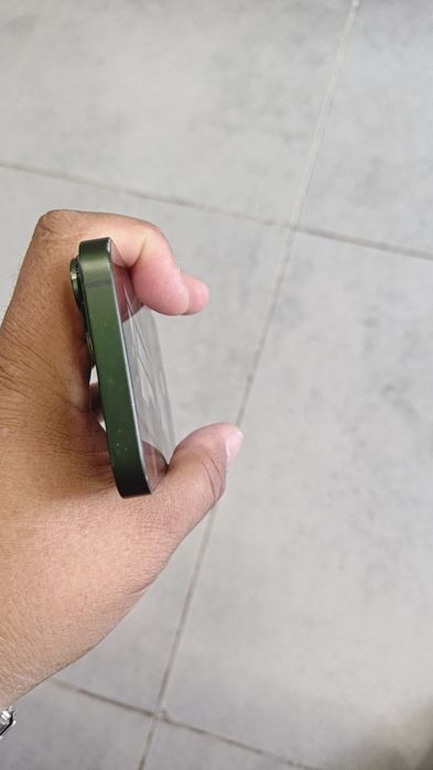 iPhone 13 mini. 512 ГБ в зеленом цвете.