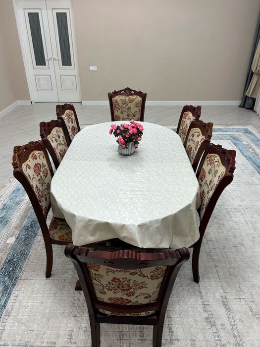 Срочно Продам гостинный стол комплект