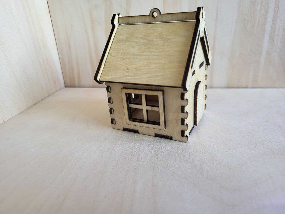 Декоративный домик из дерева