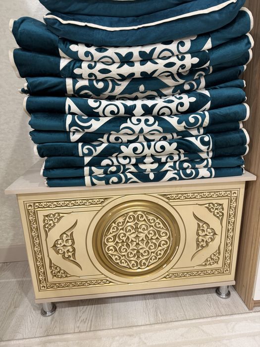 Корпешки, подушки и сундук