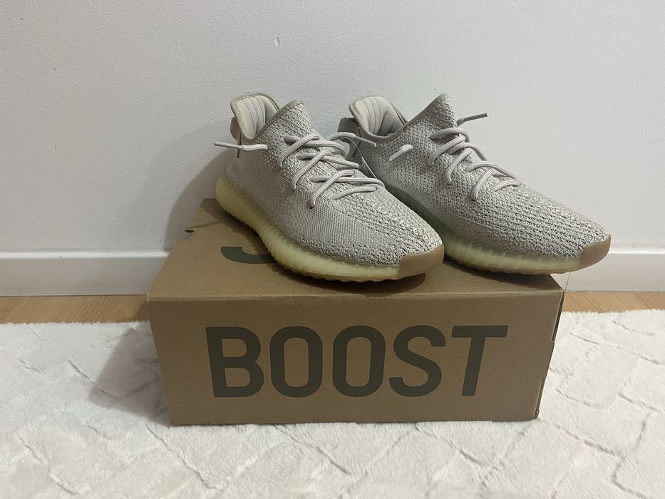 Adidasi yeezy 350 sesame