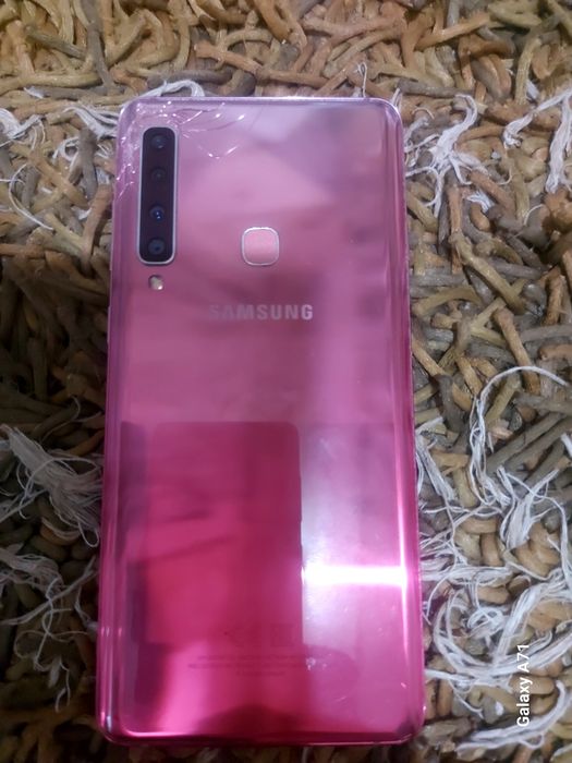 Самсунг А .9 паметь 128 гигобайт