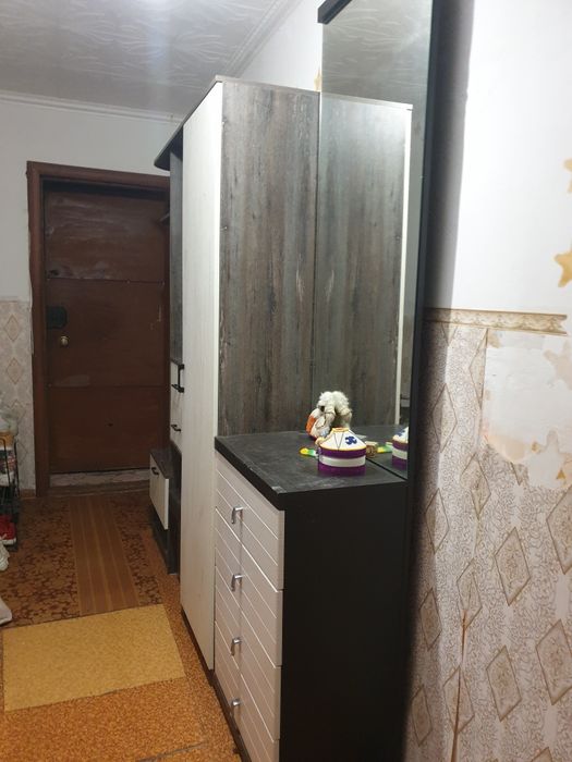 Продам прихожую в нормальном состояний