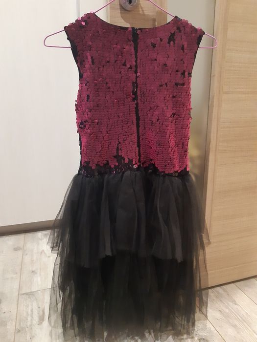 Официална рокля с променящи се пайети