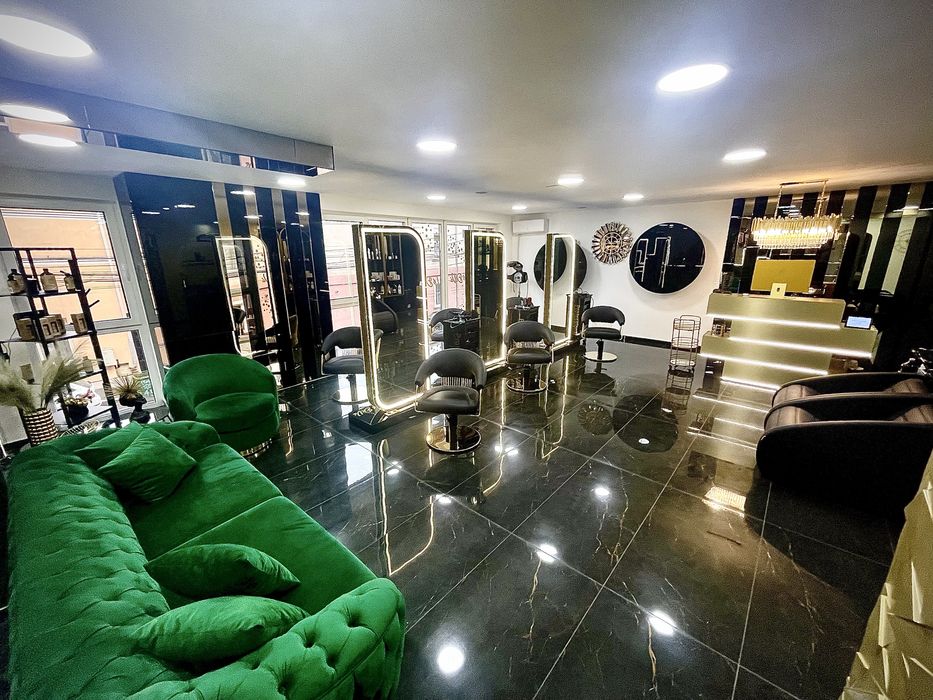 Inchiriez camera cosmetica in spatiu comercial centru