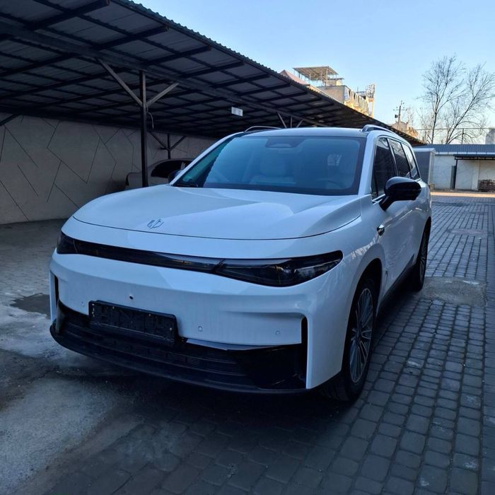 Leapmotors C16 1 pazisiya