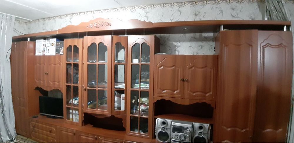 Mebel stenka sotiladi