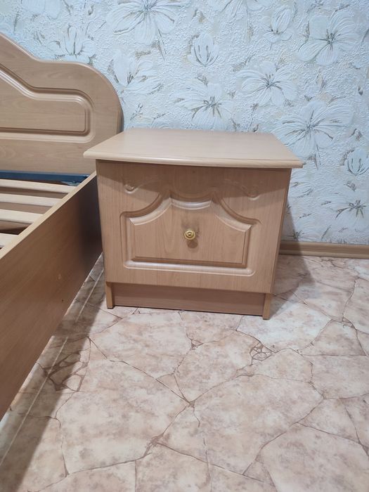 Кровать двухспальная с матрасом