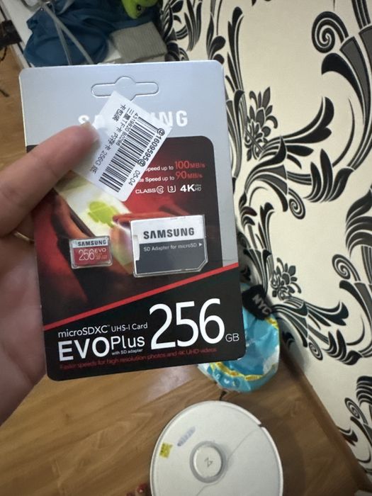 Carduri de memorie în mai multe capacități și modele, potrivite pentru telefon, cameră foto, tabletă și alte dispozitive compatibile.