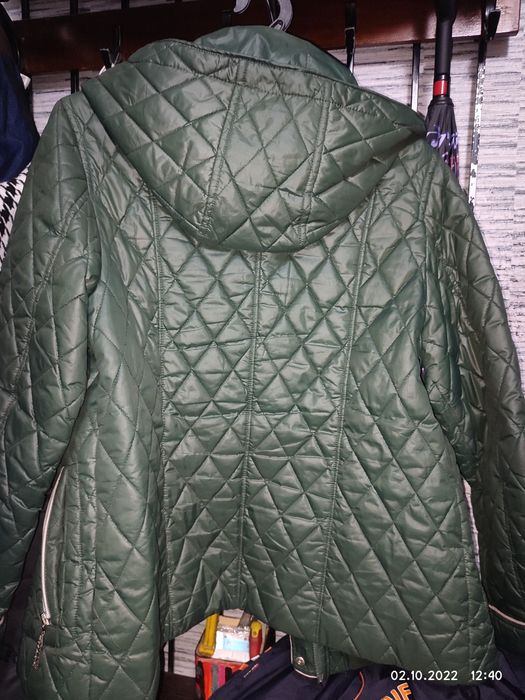 Продам куртку женскую