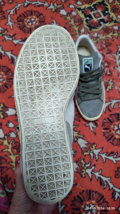 Продам кроссовки, лоферы.