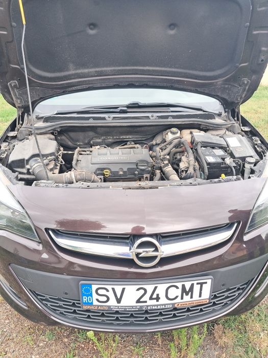 Vând Opel Astra Tourer,benzina,1.4,120CP,2014,116800km,scaune și volan incalzite
