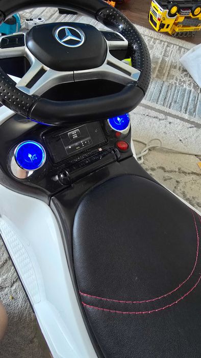 Машинка толокар Mercedes