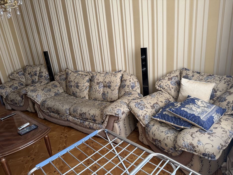 Диван и два кресла