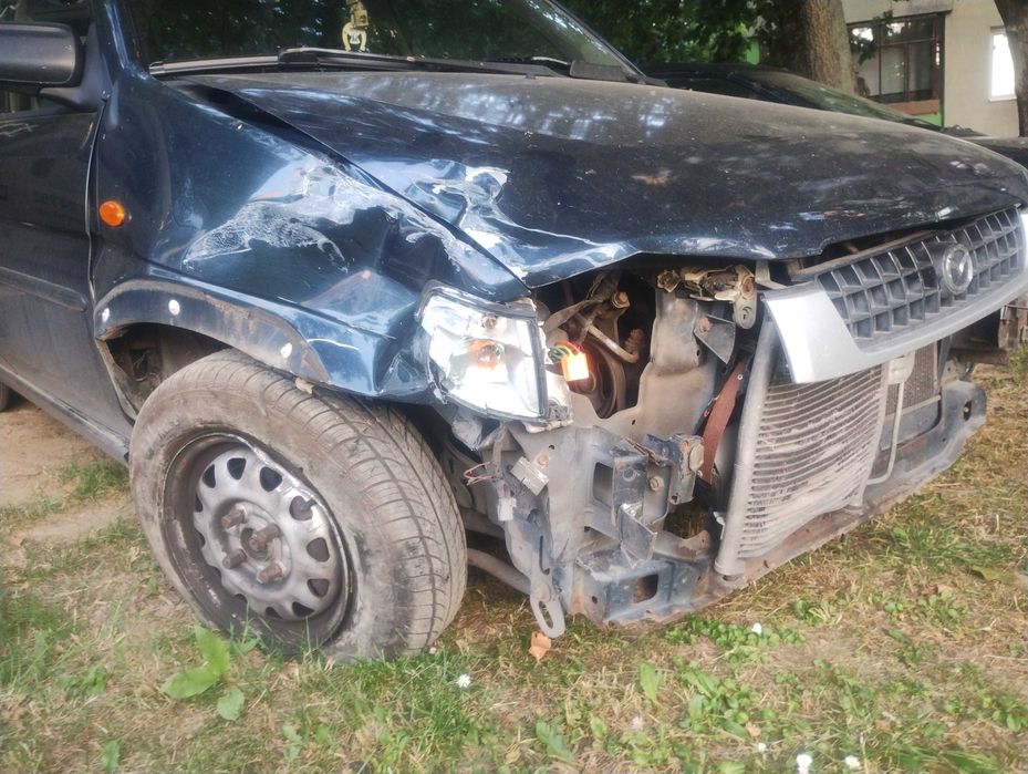 Продавам Мазда демио за части