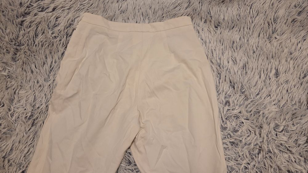 Pantaloni albi din material lejer