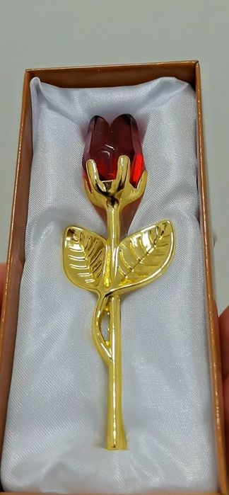 Стъклена роза за подарък