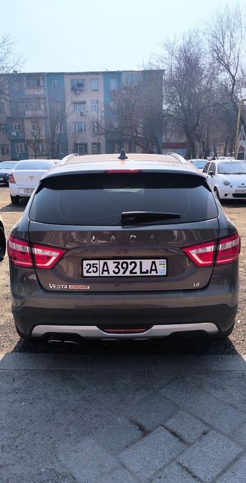 Lada vesta sw cross 1 qo'l minilgan. Kapotda kraska bor.