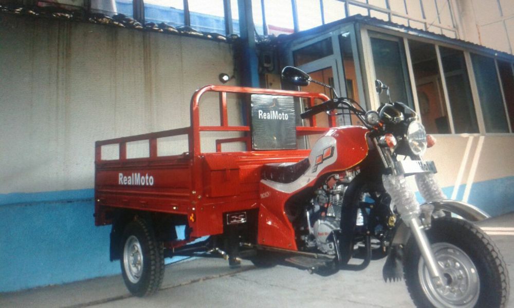 Real Moto motosikllari ishlab chiqaruvchi zavodan