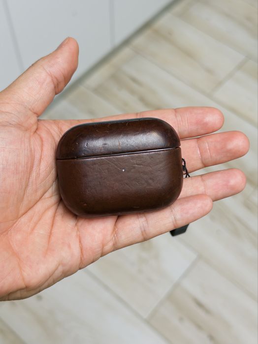 Nomad Husa moderna de piele maro pentru AirPods Pro 2