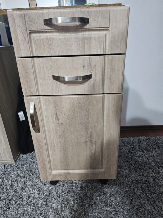 Vând dulap cu 2 sertare si usa