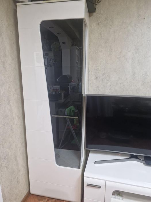 Продам чисто нова секция още има фолио от закупуването и.