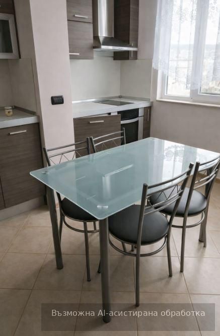 Тристаен апартамент в района на Цветен квартал!