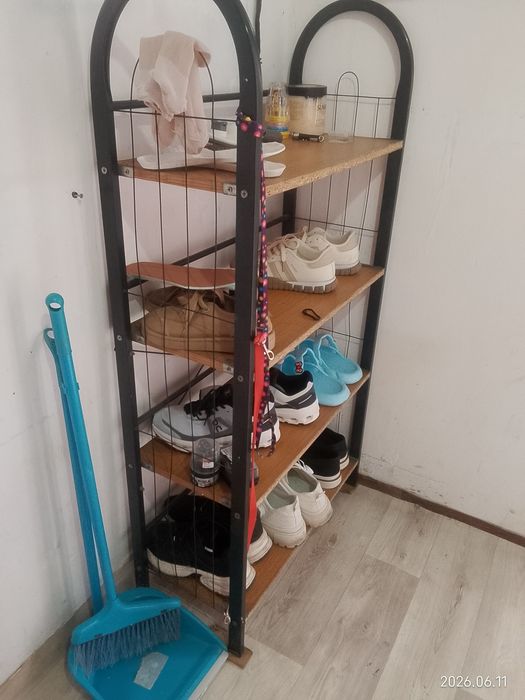Срочно продам стеллажи обувницу