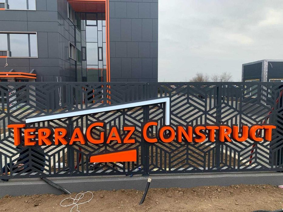 Litere volumetrice luminoase