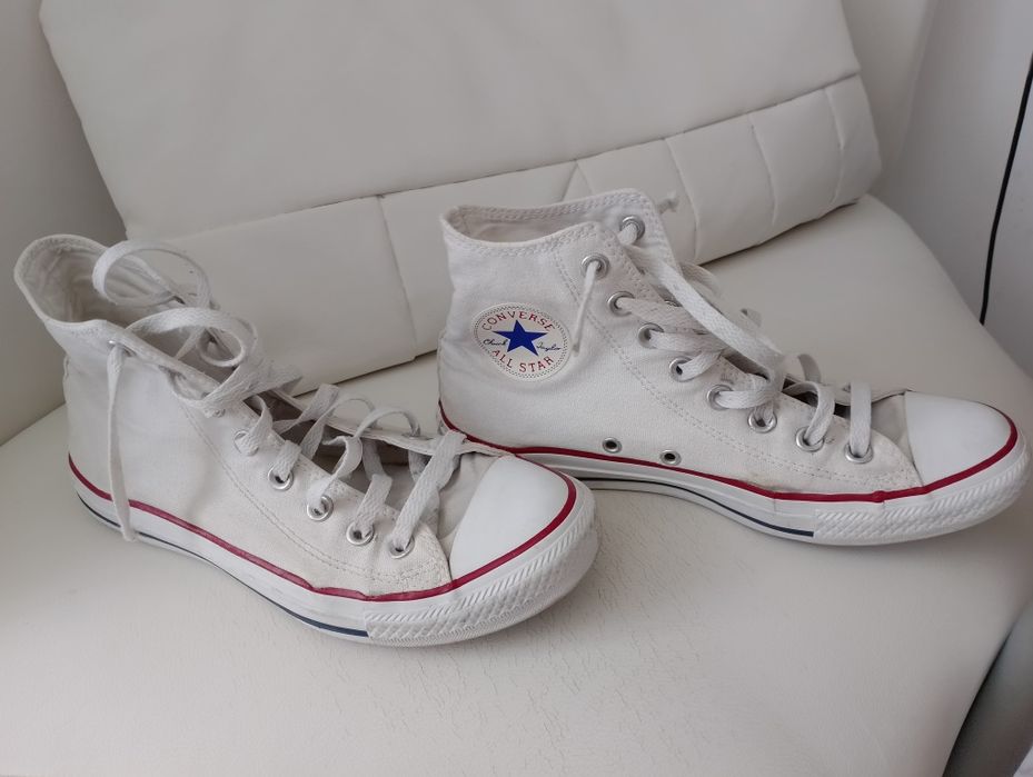 Vând tenesi converse,purtați,urme de purtare,mărimea 39.5, produs orig