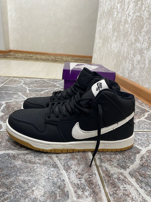 Новые зимние кроссовки Nike 43 размер