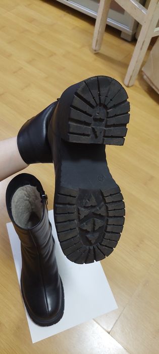 Чёрные кожаные сапоги