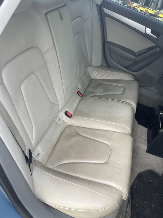 Bara fata cu spalatoare Audi A5