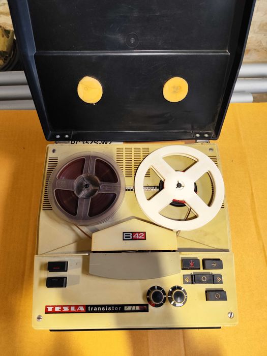 Магнетофон TESLA B42