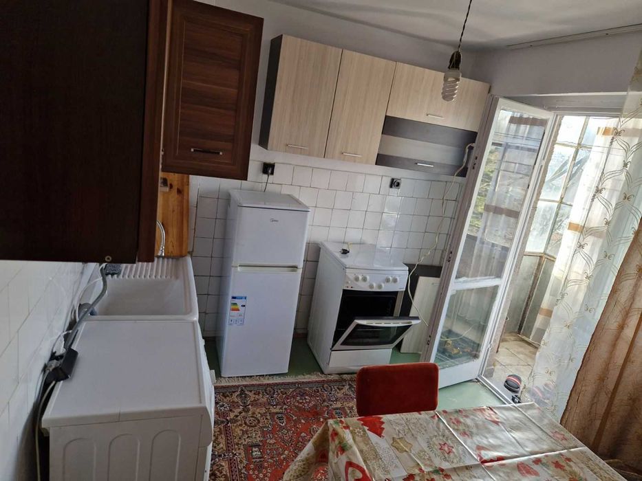 Дава се под наем Тристаен апартамент в Шумен, Тракия - 78 кв.м за 298.86 € - Снимка #1