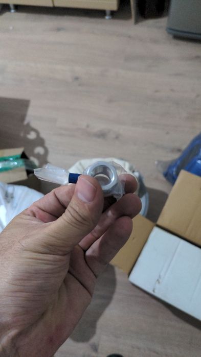 Продам амортизатор Каяба