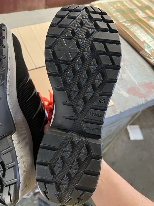 Va nd pantofi protectie Uvex marimea 45