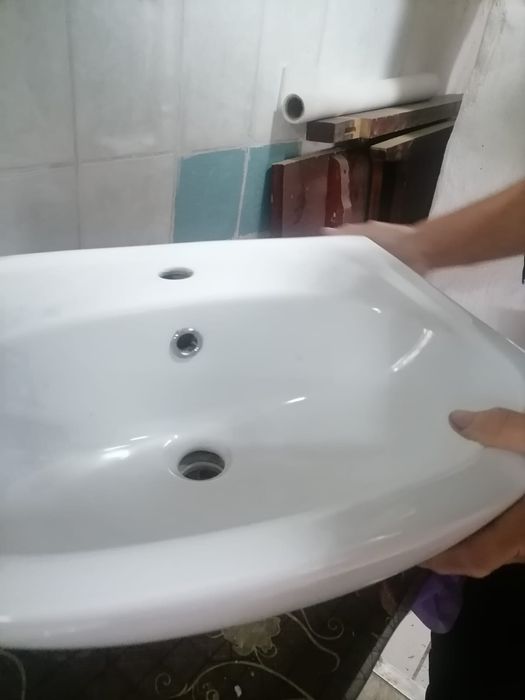 Продам белую раковину