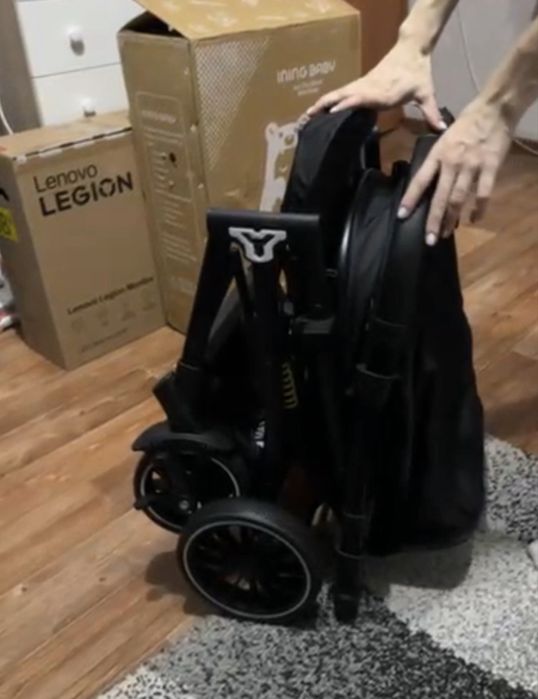 Продам коляску черную