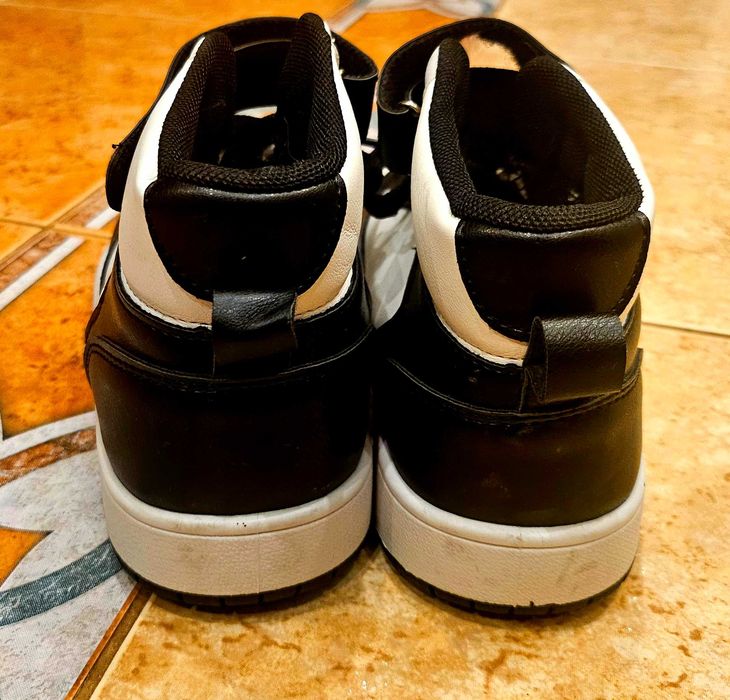 Високи спортни обувки GIRAFFE