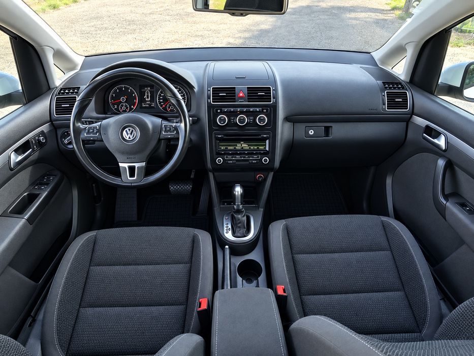 Volkswagen Touran 1.6 TDI / DSG / Cutie automata