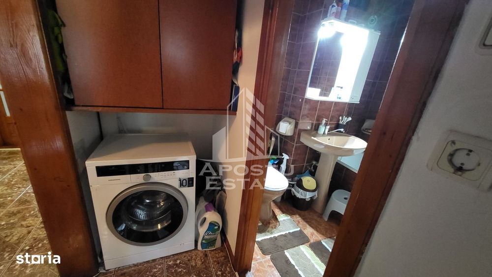 Apartament decomandat,4 camere,2 bai,etaj 2 Calea Lipovei