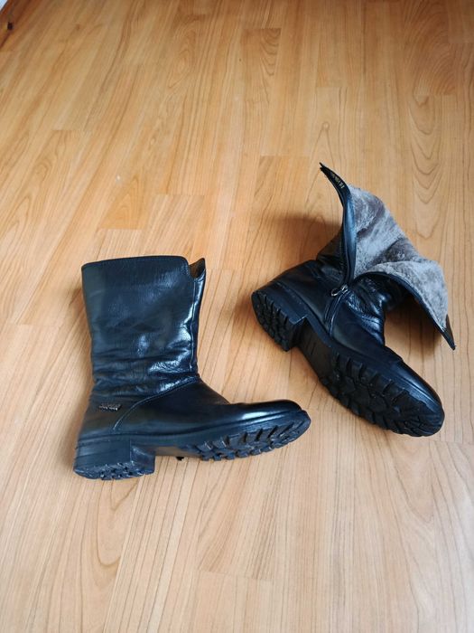 продам    высокие  ботинки   в  отличном  состояние   натур   кожа