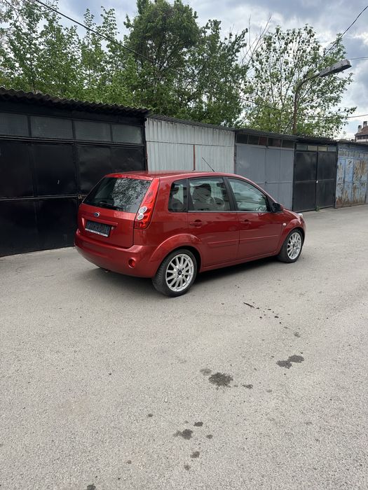 OCAZIE - FORD FIESTA 1.4 benzina  , 4 usi , din 2008 , IMPECABILA … adusa ieri din Germania  ,