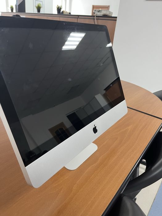 iMac (21.5-inch)
