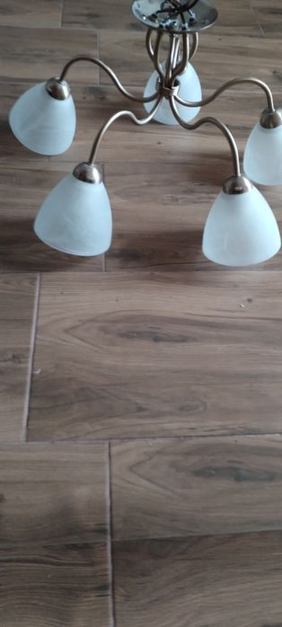 Vând lustre cu 5 brate