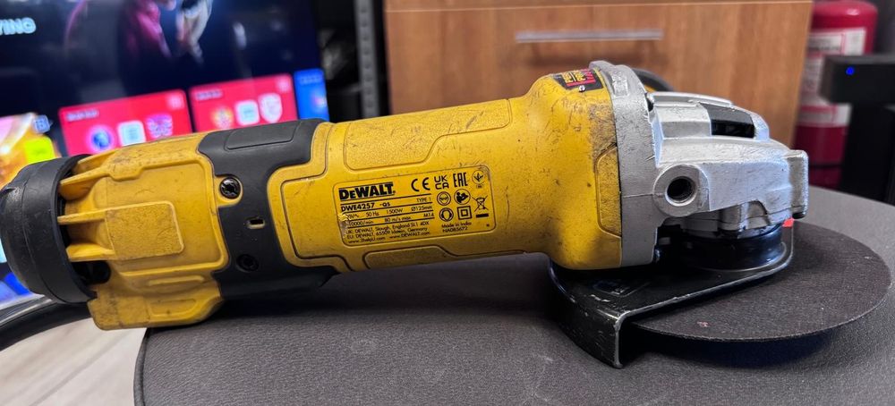 Amanet F28: Polidisc cu fir Dewalt  DWE4257  1500W