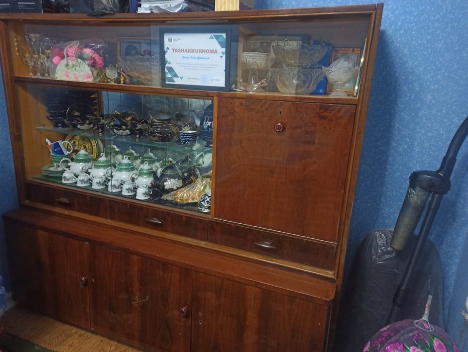 Servant ( Chexiya) holati yaxshi narxi 1 mln yana kelishimiz